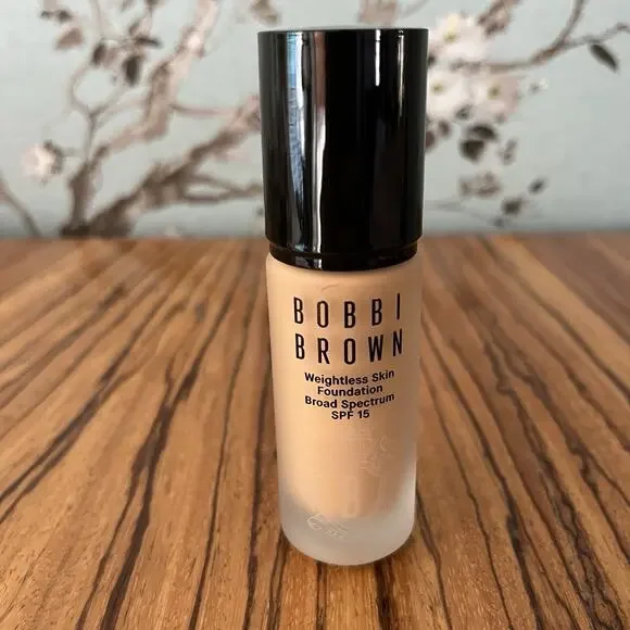 Bobbi Brown Weightless Skin Foundation SPF 15 Cool Natural - Picture 1 of 4